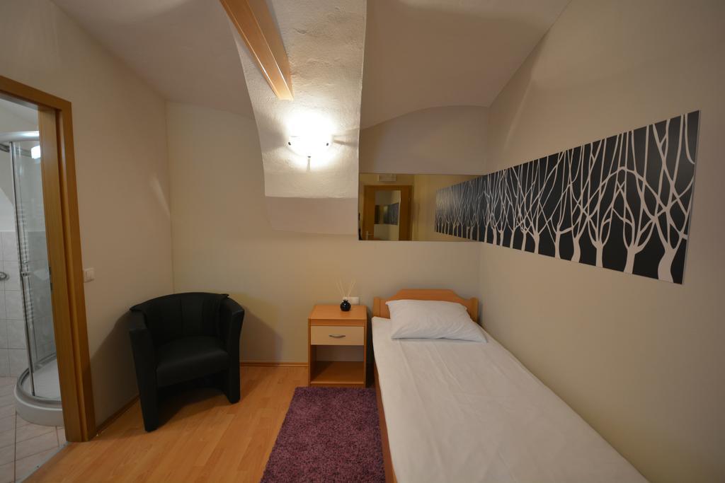 Rooms & Apartments Kepic, Airport Accomodation Cerklje na Gorenjskem Szoba fotó