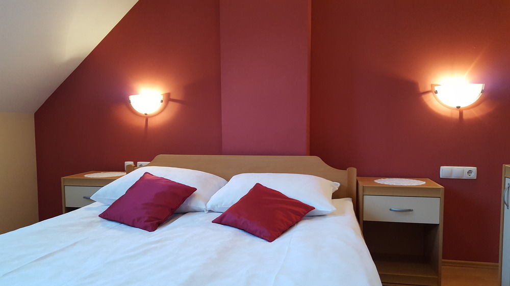 Rooms & Apartments Kepic, Airport Accomodation Cerklje na Gorenjskem Kültér fotó