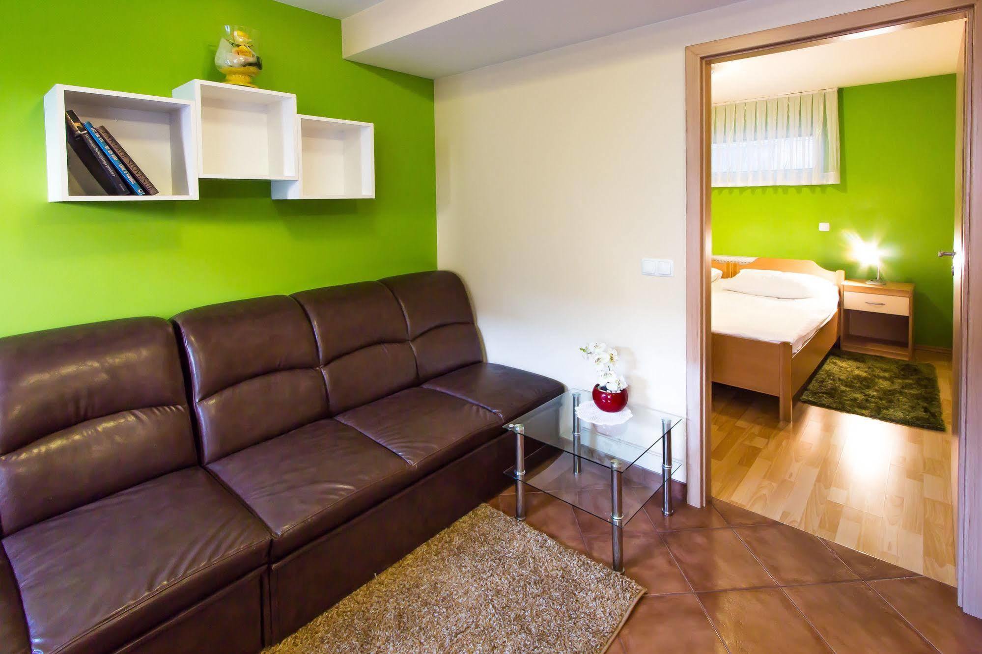 Rooms & Apartments Kepic, Airport Accomodation Cerklje na Gorenjskem Kültér fotó