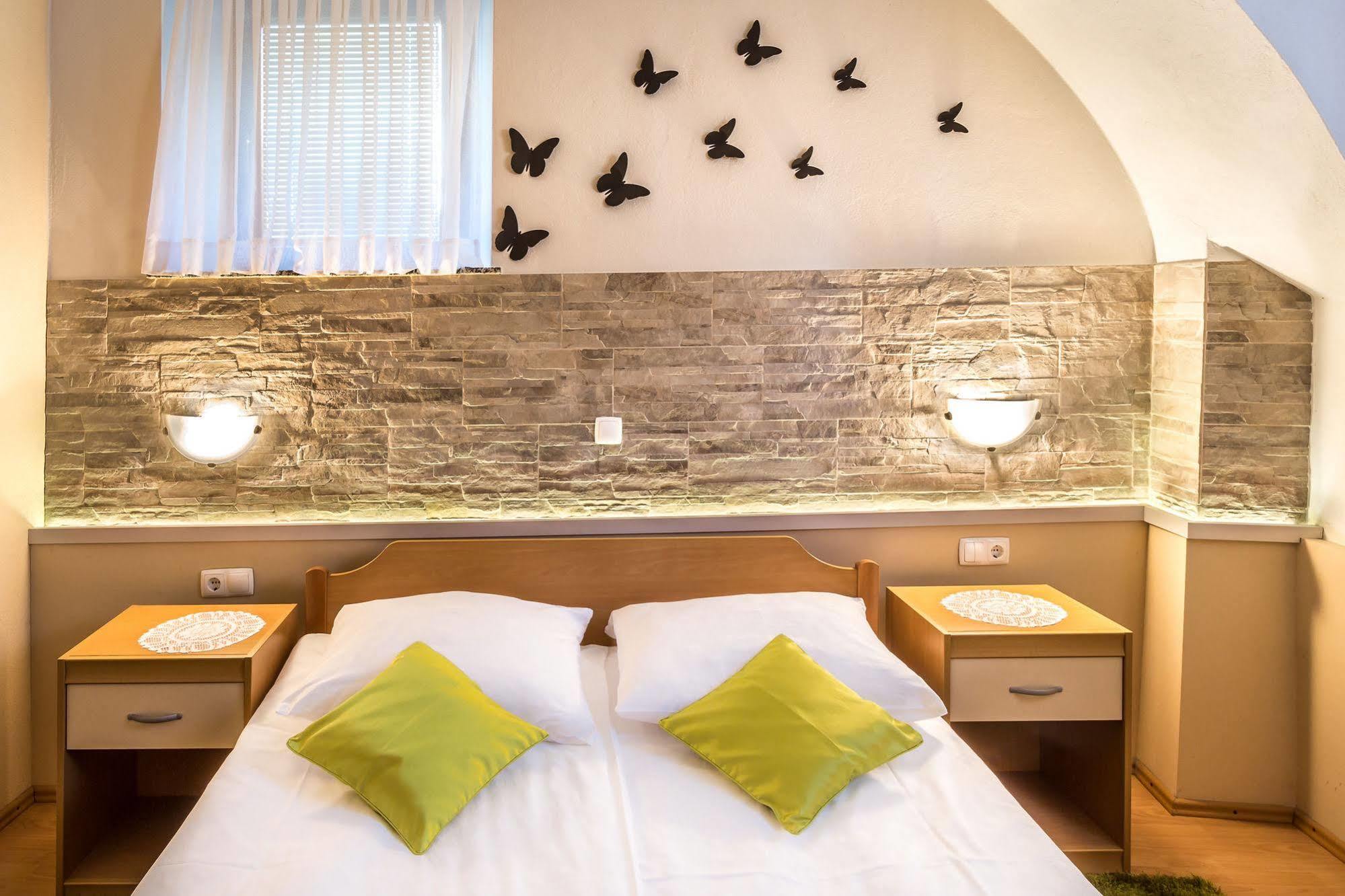 Rooms & Apartments Kepic, Airport Accomodation Cerklje na Gorenjskem Kültér fotó