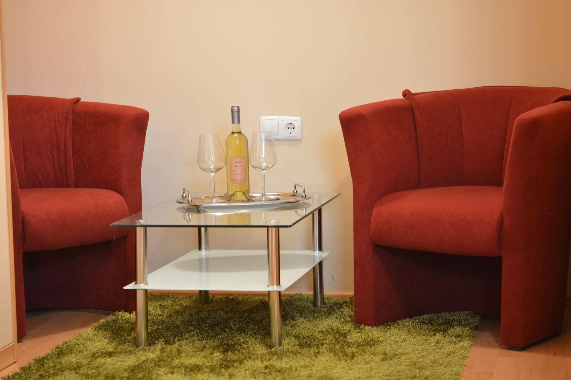 Rooms & Apartments Kepic, Airport Accomodation Cerklje na Gorenjskem Kültér fotó